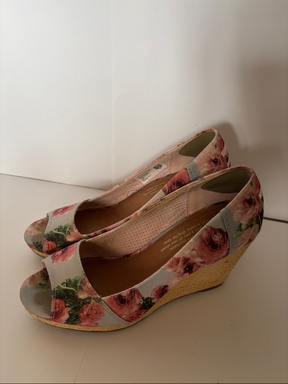 Toms floral wedge sandal 5.5
